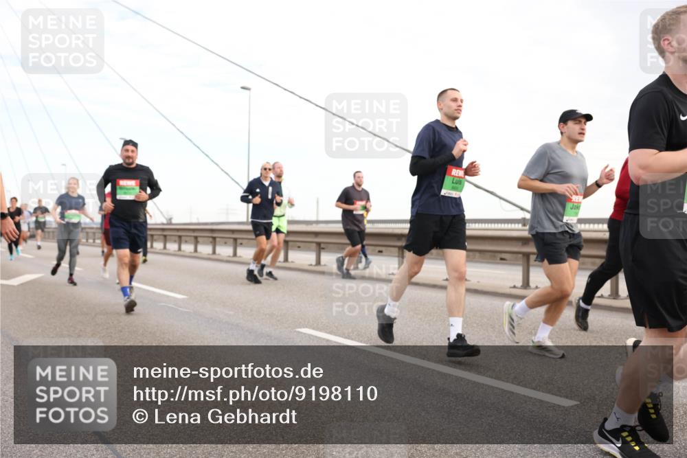 03.10.2025 - Köhlbrandbrückenlauf Lena Gebhardt http://msf.ph/oto/9198110 03.10.2025 15:33:30 Position 1  meine-sportfotos.de