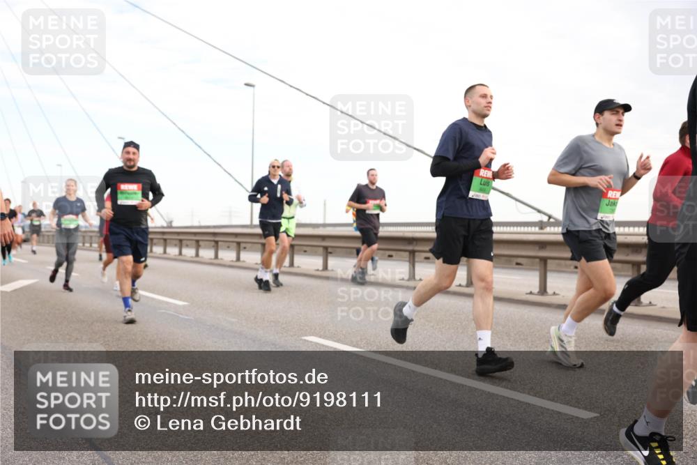 03.10.2025 - Köhlbrandbrückenlauf Lena Gebhardt http://msf.ph/oto/9198111 03.10.2025 15:33:30 Position 1 8456 meine-sportfotos.de