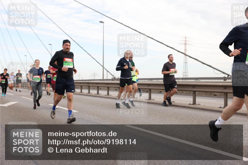 03.10.2025 - Köhlbrandbrückenlauf Lena Gebhardt http://msf.ph/oto/9198114 03.10.2025 15:33:31 Position 1 9014 meine-sportfotos.de