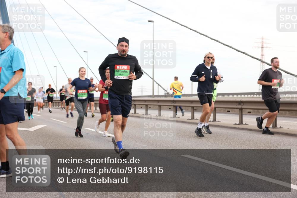 03.10.2025 - Köhlbrandbrückenlauf Lena Gebhardt http://msf.ph/oto/9198115 03.10.2025 15:33:31 Position 1 9014 meine-sportfotos.de