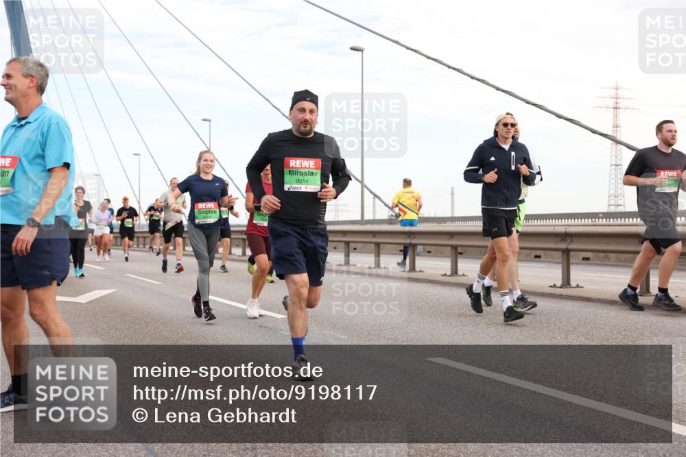 03.10.2025 - Köhlbrandbrückenlauf Lena Gebhardt http://msf.ph/oto/9198117 03.10.2025 15:33:31 Position 1 9014, 485 meine-sportfotos.de