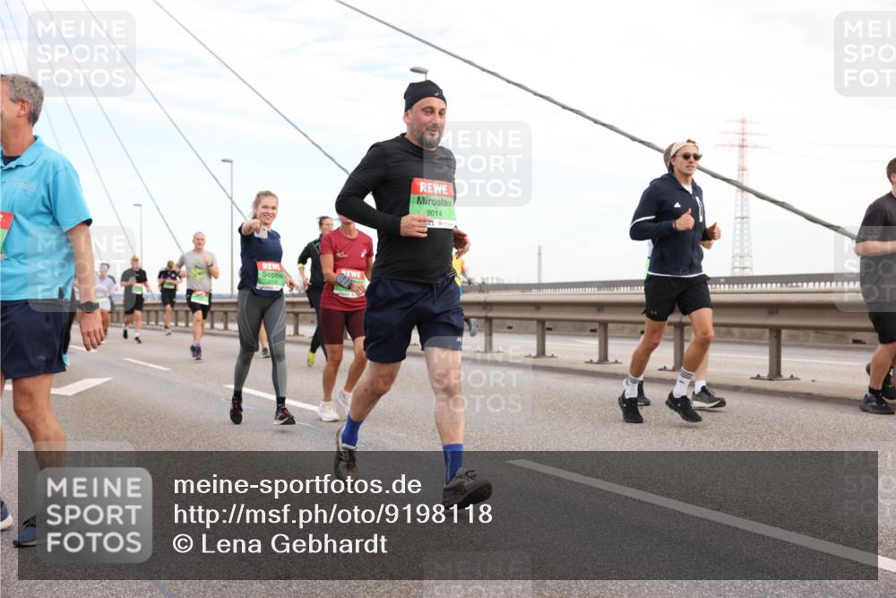 03.10.2025 - Köhlbrandbrückenlauf Lena Gebhardt http://msf.ph/oto/9198118 03.10.2025 15:33:31 Position 1 9014 meine-sportfotos.de