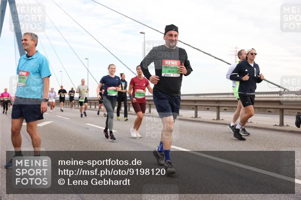 03.10.2025 - Köhlbrandbrückenlauf Lena Gebhardt http://msf.ph/oto/9198120 03.10.2025 15:33:32 Position 1 9014 meine-sportfotos.de