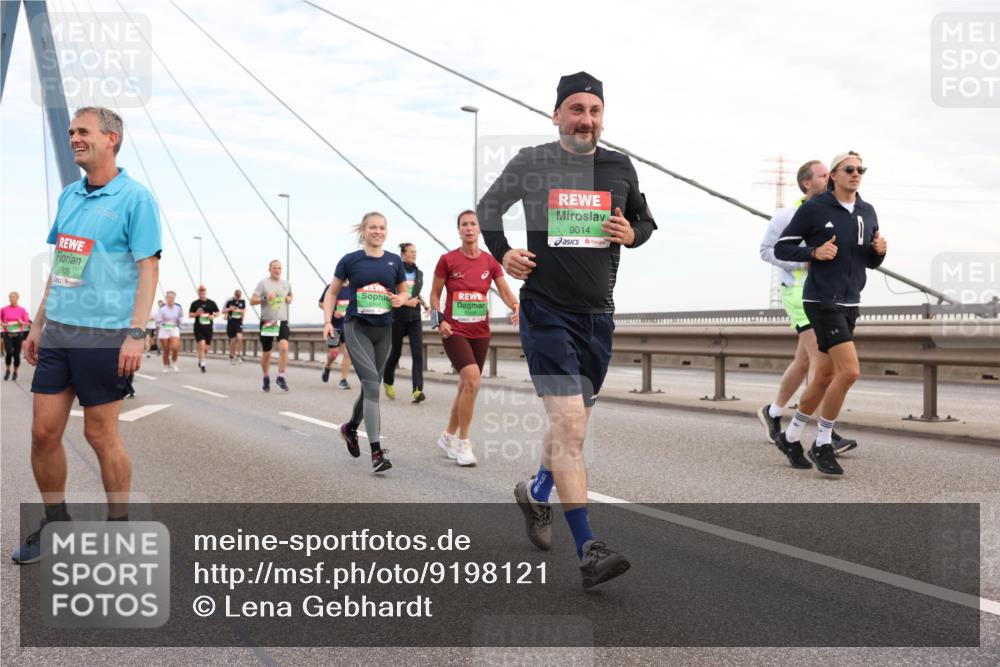 03.10.2025 - Köhlbrandbrückenlauf Lena Gebhardt http://msf.ph/oto/9198121 03.10.2025 15:33:32 Position 1 8905, 9014 meine-sportfotos.de