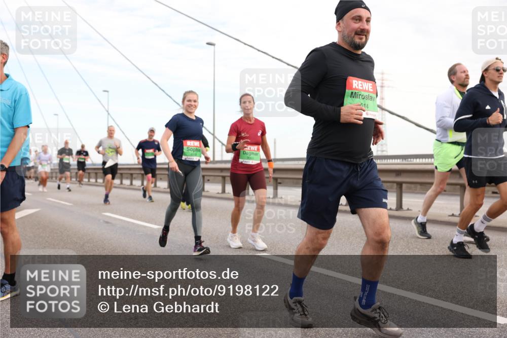 03.10.2025 - Köhlbrandbrückenlauf Lena Gebhardt http://msf.ph/oto/9198122 03.10.2025 15:33:32 Position 1 9060, 014 meine-sportfotos.de