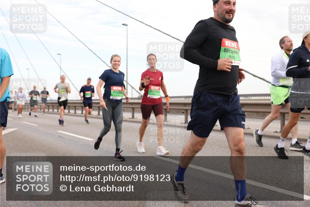 03.10.2025 - Köhlbrandbrückenlauf Lena Gebhardt http://msf.ph/oto/9198123 03.10.2025 15:33:32 Position 1 9014 meine-sportfotos.de