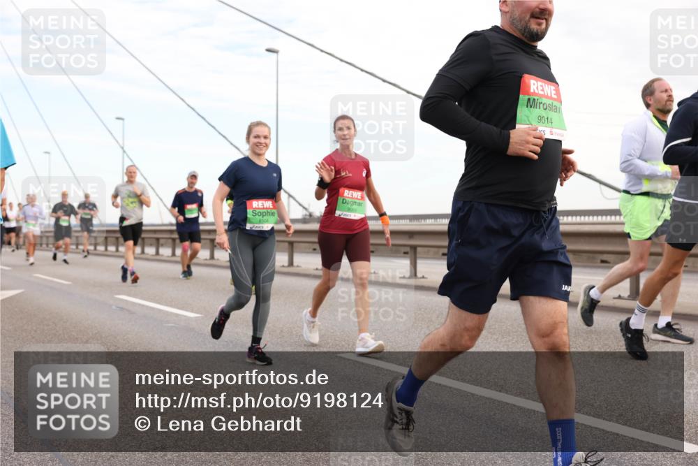 03.10.2025 - Köhlbrandbrückenlauf Lena Gebhardt http://msf.ph/oto/9198124 03.10.2025 15:33:32 Position 1 8504, 9069, 9014 meine-sportfotos.de