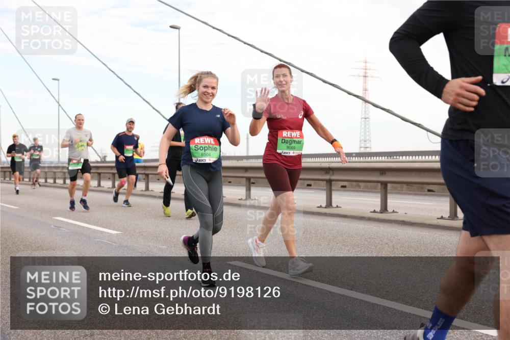 03.10.2025 - Köhlbrandbrückenlauf Lena Gebhardt http://msf.ph/oto/9198126 03.10.2025 15:33:33 Position 1 8504, 9069 meine-sportfotos.de