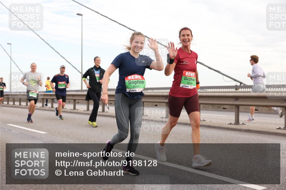 03.10.2025 - Köhlbrandbrückenlauf Lena Gebhardt http://msf.ph/oto/9198128 03.10.2025 15:33:33 Position 1 8504, 9069 meine-sportfotos.de
