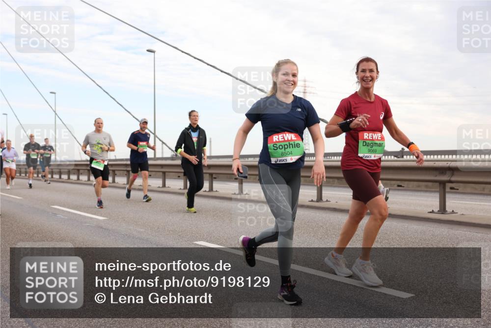 03.10.2025 - Köhlbrandbrückenlauf Lena Gebhardt http://msf.ph/oto/9198129 03.10.2025 15:33:33 Position 1 8504, 9069 meine-sportfotos.de