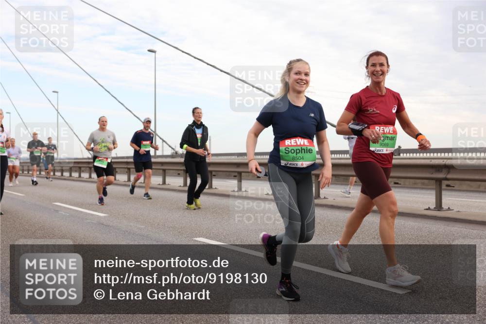 03.10.2025 - Köhlbrandbrückenlauf Lena Gebhardt http://msf.ph/oto/9198130 03.10.2025 15:33:33 Position 1 8504, 9069 meine-sportfotos.de