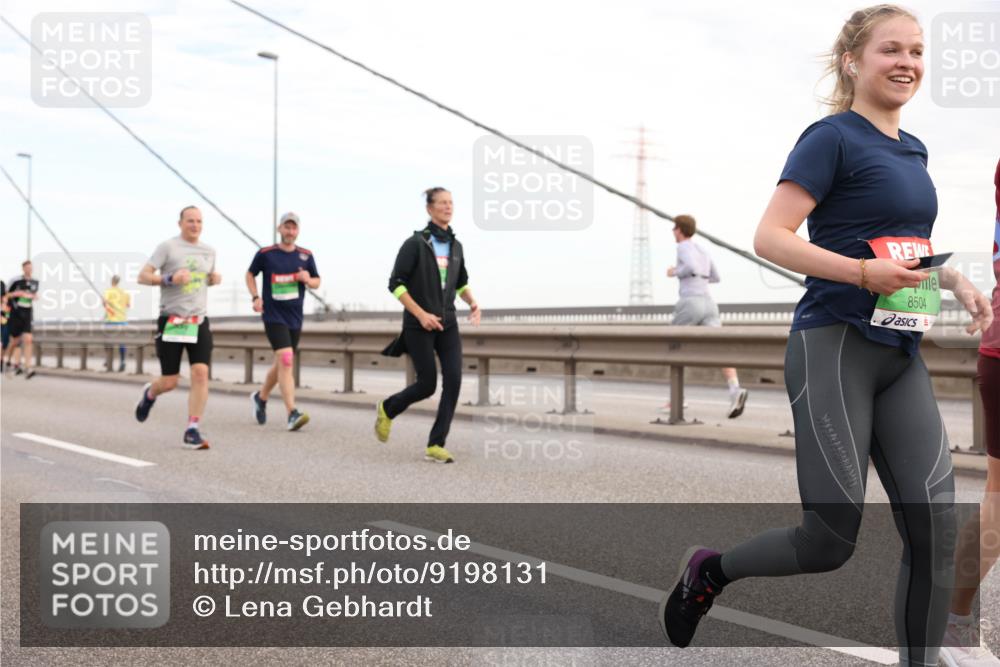 03.10.2025 - Köhlbrandbrückenlauf Lena Gebhardt http://msf.ph/oto/9198131 03.10.2025 15:33:34 Position 1 8504 meine-sportfotos.de