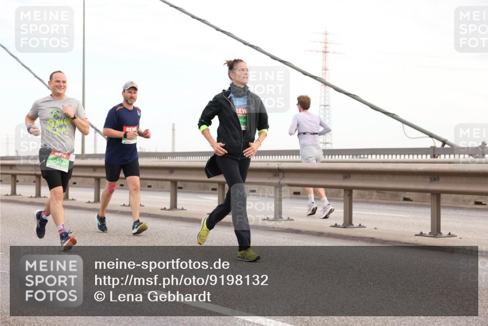 03.10.2025 - Köhlbrandbrückenlauf Lena Gebhardt http://msf.ph/oto/9198132 03.10.2025 15:33:34 Position 1  meine-sportfotos.de