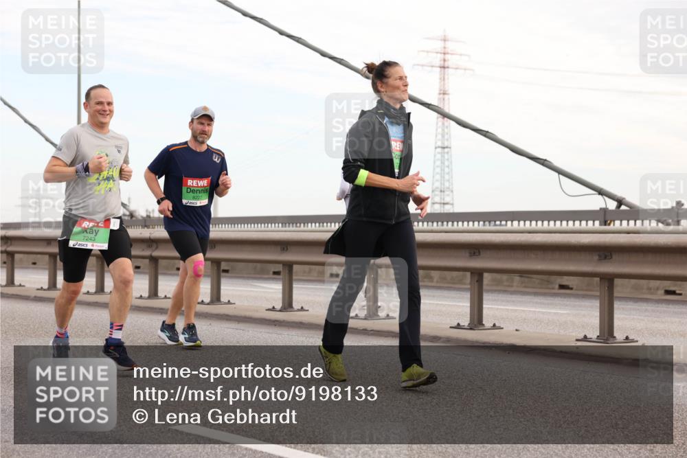 03.10.2025 - Köhlbrandbrückenlauf Lena Gebhardt http://msf.ph/oto/9198133 03.10.2025 15:33:34 Position 1 7243, 8227 meine-sportfotos.de