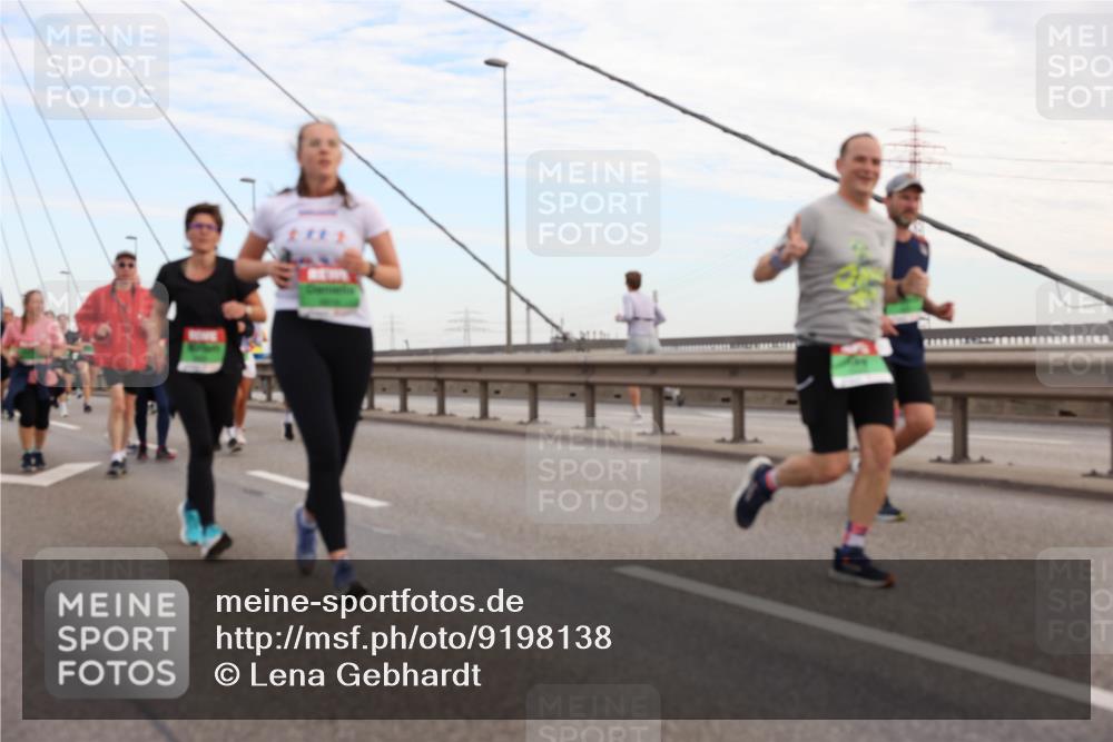 03.10.2025 - Köhlbrandbrückenlauf Lena Gebhardt http://msf.ph/oto/9198138 03.10.2025 15:33:35 Position 1  meine-sportfotos.de