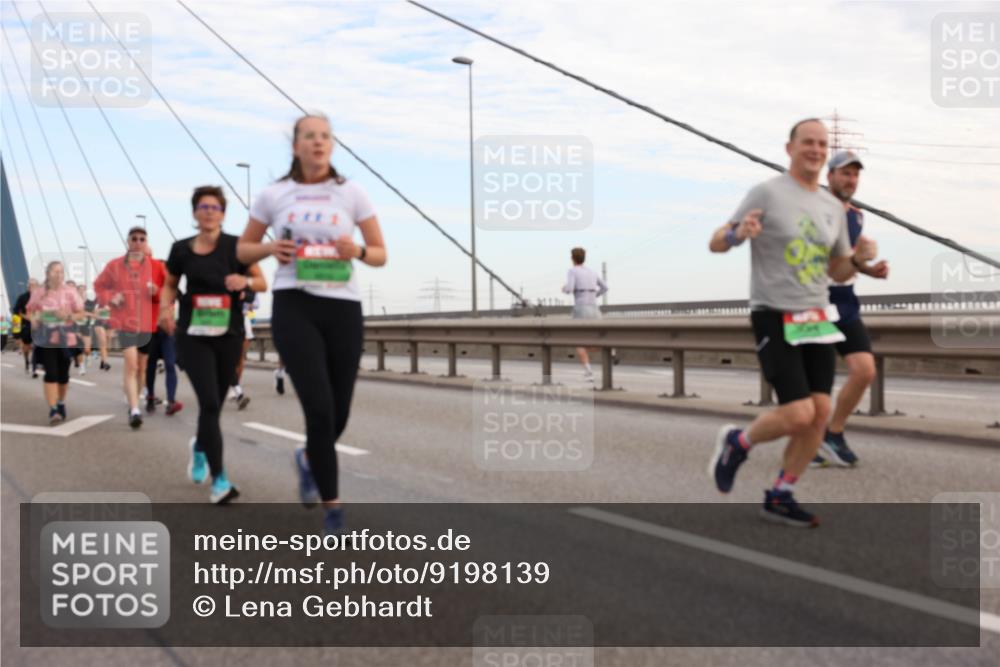 03.10.2025 - Köhlbrandbrückenlauf Lena Gebhardt http://msf.ph/oto/9198139 03.10.2025 15:33:35 Position 1  meine-sportfotos.de