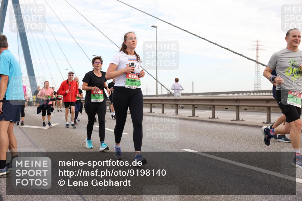03.10.2025 - Köhlbrandbrückenlauf Lena Gebhardt http://msf.ph/oto/9198140 03.10.2025 15:33:35 Position 1 9631, 8819, 7243 meine-sportfotos.de