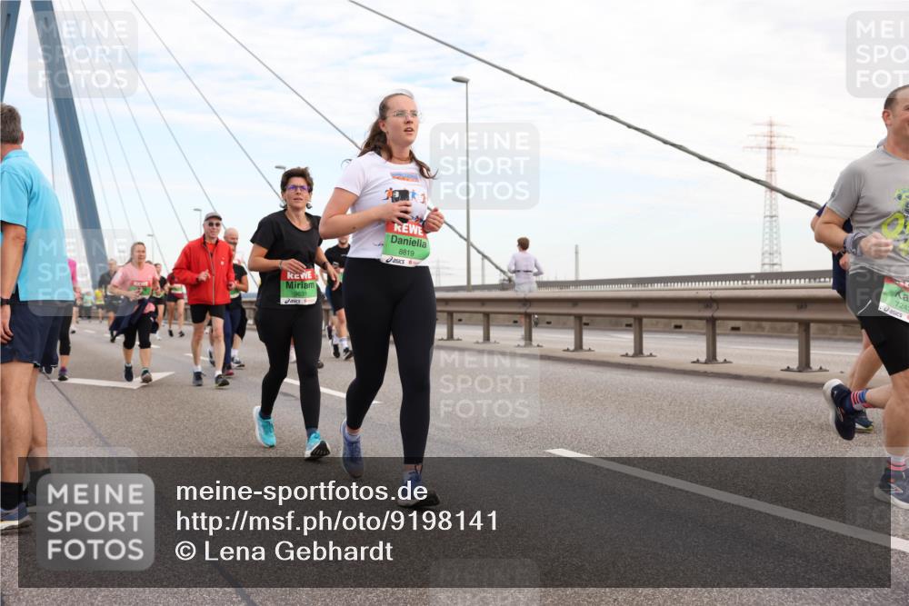 03.10.2025 - Köhlbrandbrückenlauf Lena Gebhardt http://msf.ph/oto/9198141 03.10.2025 15:33:36 Position 1 9631, 8819, 7243 meine-sportfotos.de