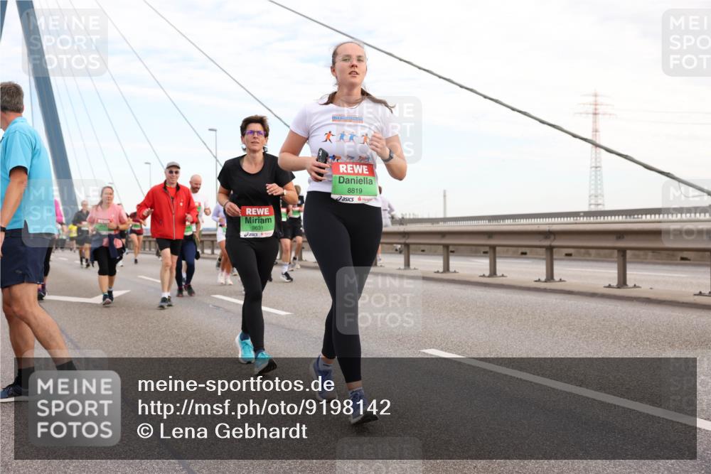 03.10.2025 - Köhlbrandbrückenlauf Lena Gebhardt http://msf.ph/oto/9198142 03.10.2025 15:33:36 Position 1 9631, 8819 meine-sportfotos.de