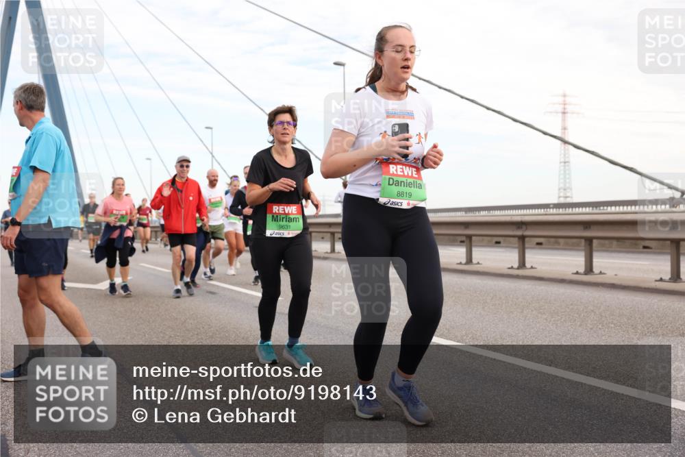 03.10.2025 - Köhlbrandbrückenlauf Lena Gebhardt http://msf.ph/oto/9198143 03.10.2025 15:33:36 Position 1 9631, 8819 meine-sportfotos.de