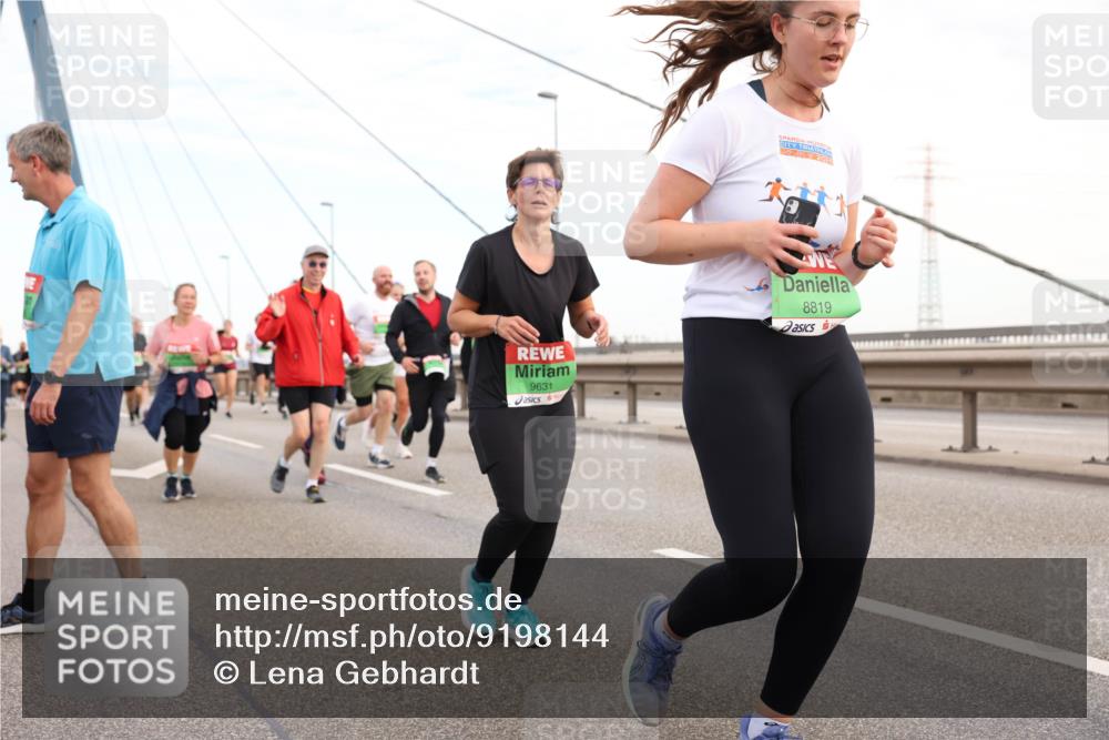 03.10.2025 - Köhlbrandbrückenlauf Lena Gebhardt http://msf.ph/oto/9198144 03.10.2025 15:33:36 Position 1 9631, 8819 meine-sportfotos.de