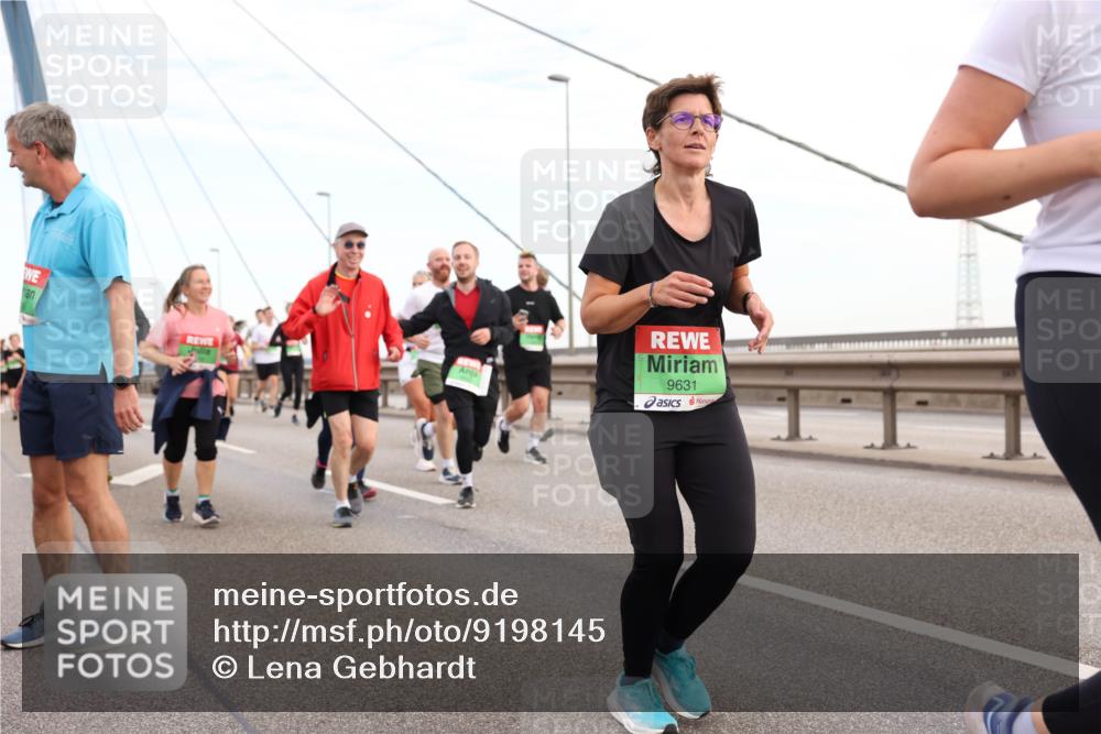 03.10.2025 - Köhlbrandbrückenlauf Lena Gebhardt http://msf.ph/oto/9198145 03.10.2025 15:33:37 Position 1 9631 meine-sportfotos.de