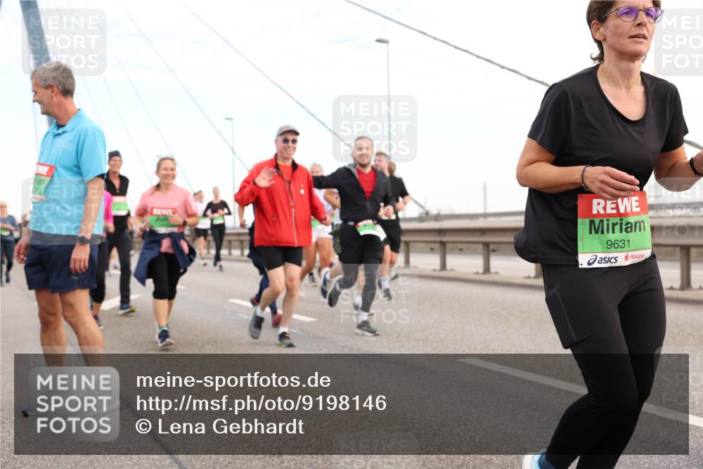 03.10.2025 - Köhlbrandbrückenlauf Lena Gebhardt http://msf.ph/oto/9198146 03.10.2025 15:33:37 Position 1 9631 meine-sportfotos.de