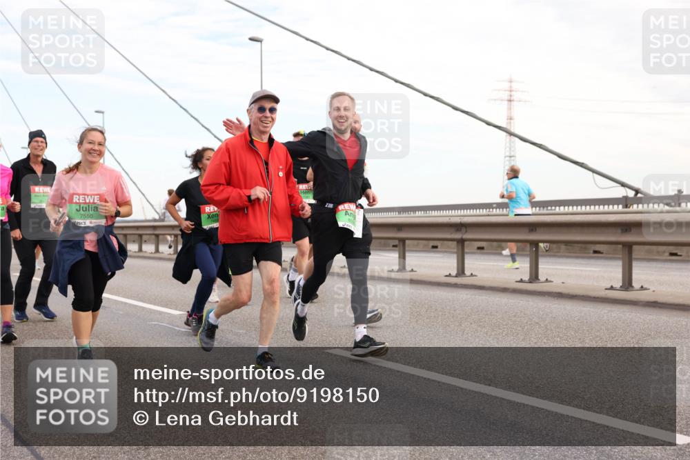 03.10.2025 - Köhlbrandbrückenlauf Lena Gebhardt http://msf.ph/oto/9198150 03.10.2025 15:33:38 Position 1 3, 7550, 8 meine-sportfotos.de