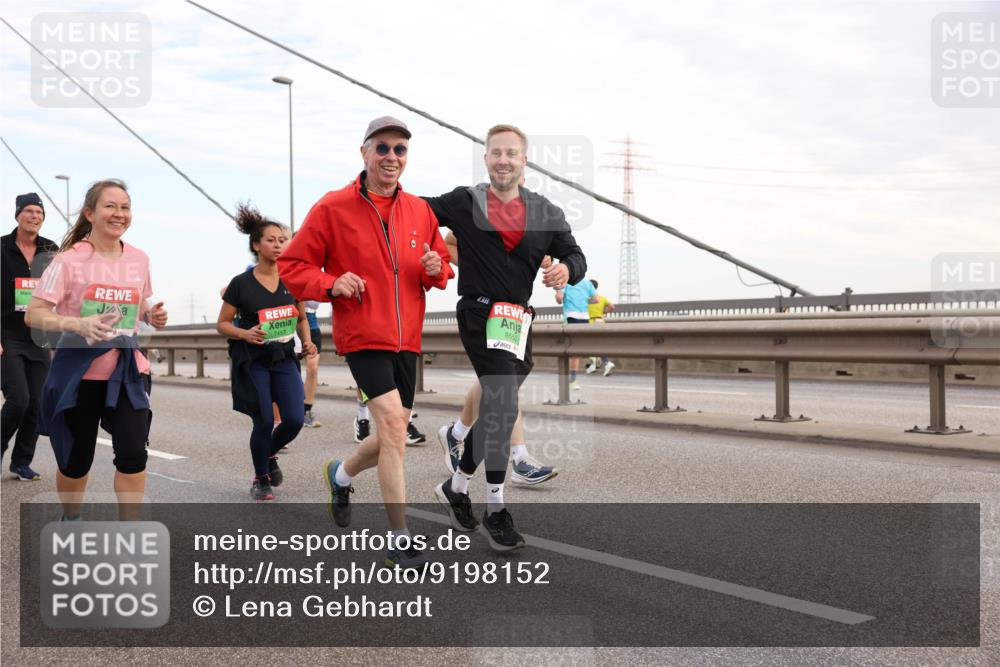 03.10.2025 - Köhlbrandbrückenlauf Lena Gebhardt http://msf.ph/oto/9198152 03.10.2025 15:33:38 Position 1 238, 7453, 8550 meine-sportfotos.de