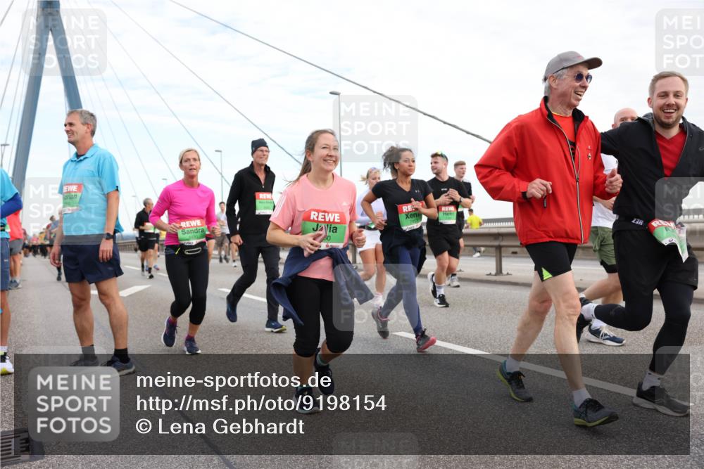 03.10.2025 - Köhlbrandbrückenlauf Lena Gebhardt http://msf.ph/oto/9198154 03.10.2025 15:33:39 Position 1 50, 7453 meine-sportfotos.de