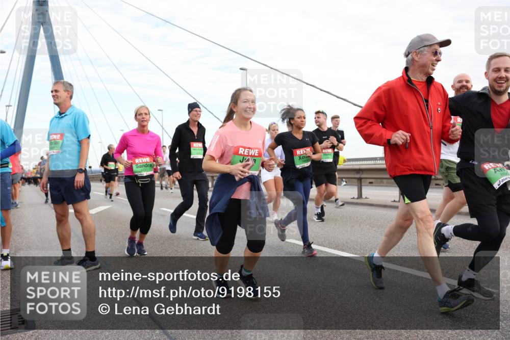 03.10.2025 - Köhlbrandbrückenlauf Lena Gebhardt http://msf.ph/oto/9198155 03.10.2025 15:33:39 Position 1 8430, 85 meine-sportfotos.de