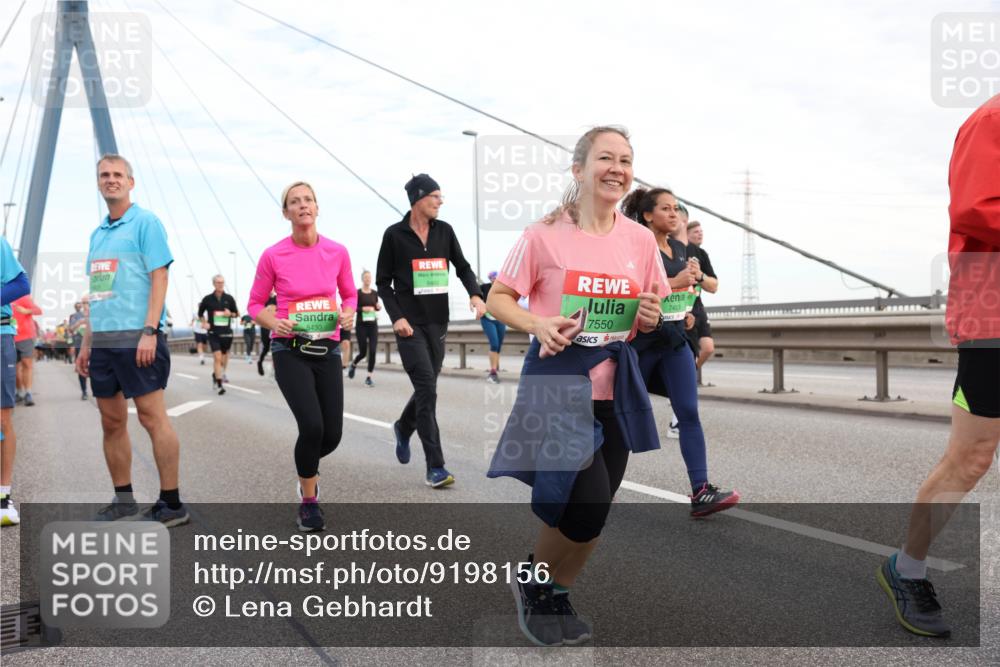 03.10.2025 - Köhlbrandbrückenlauf Lena Gebhardt http://msf.ph/oto/9198156 03.10.2025 15:33:39 Position 1 8430, 8480, 7550, 7453 meine-sportfotos.de