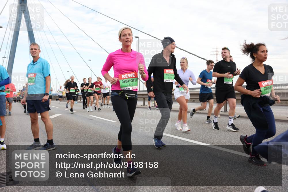 03.10.2025 - Köhlbrandbrückenlauf Lena Gebhardt http://msf.ph/oto/9198158 03.10.2025 15:33:40 Position 1 8805, 8430, 8480, 183, 7981, 7453 meine-sportfotos.de