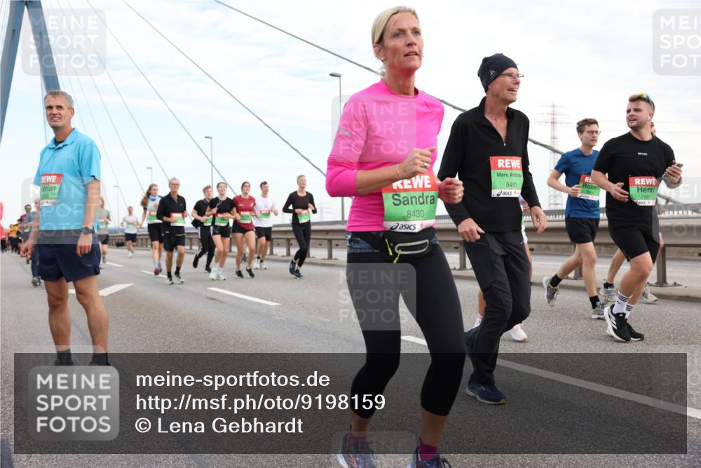 03.10.2025 - Köhlbrandbrückenlauf Lena Gebhardt http://msf.ph/oto/9198159 03.10.2025 15:33:40 Position 1 8905, 8430, 8480, 8435, 7981 meine-sportfotos.de