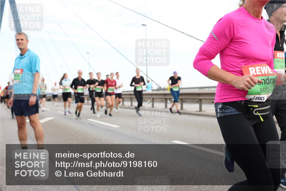 03.10.2025 - Köhlbrandbrückenlauf Lena Gebhardt http://msf.ph/oto/9198160 03.10.2025 15:33:40 Position 1 8430, 84 meine-sportfotos.de