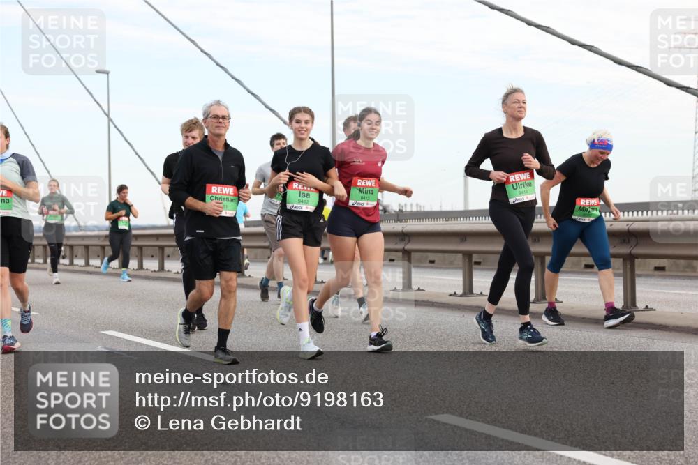 03.10.2025 - Köhlbrandbrückenlauf Lena Gebhardt http://msf.ph/oto/9198163 03.10.2025 15:33:42 Position 1 9412, 9413, 9414 meine-sportfotos.de