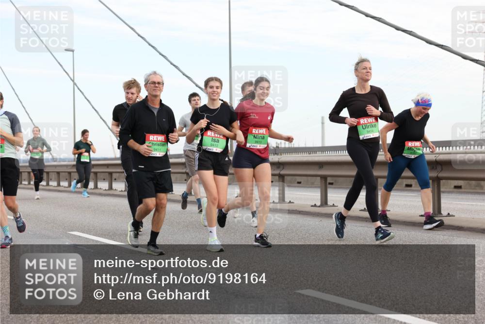 03.10.2025 - Köhlbrandbrückenlauf Lena Gebhardt http://msf.ph/oto/9198164 03.10.2025 15:33:42 Position 1 9411, 9412, 9413, 9414 meine-sportfotos.de