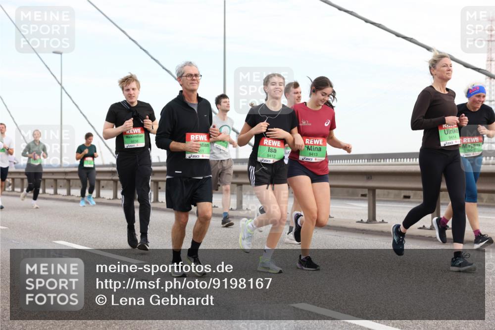 03.10.2025 - Köhlbrandbrückenlauf Lena Gebhardt http://msf.ph/oto/9198167 03.10.2025 15:33:42 Position 1 8838, 411, 9412, 9413, 9414, 8080 meine-sportfotos.de