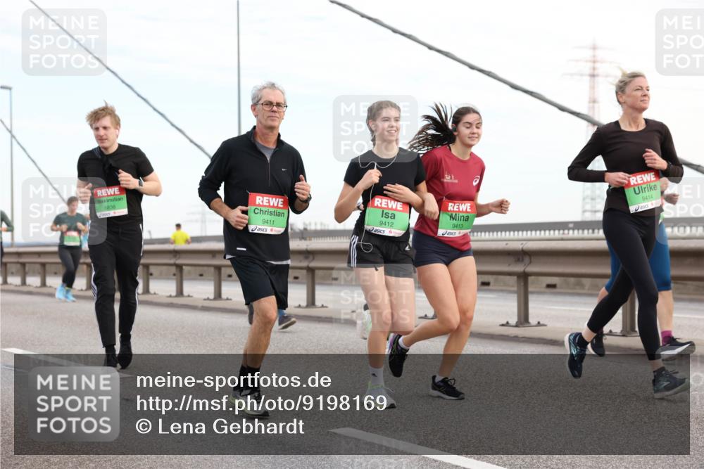 03.10.2025 - Köhlbrandbrückenlauf Lena Gebhardt http://msf.ph/oto/9198169 03.10.2025 15:33:42 Position 1 8838, 9411, 9412, 9413, 9414 meine-sportfotos.de