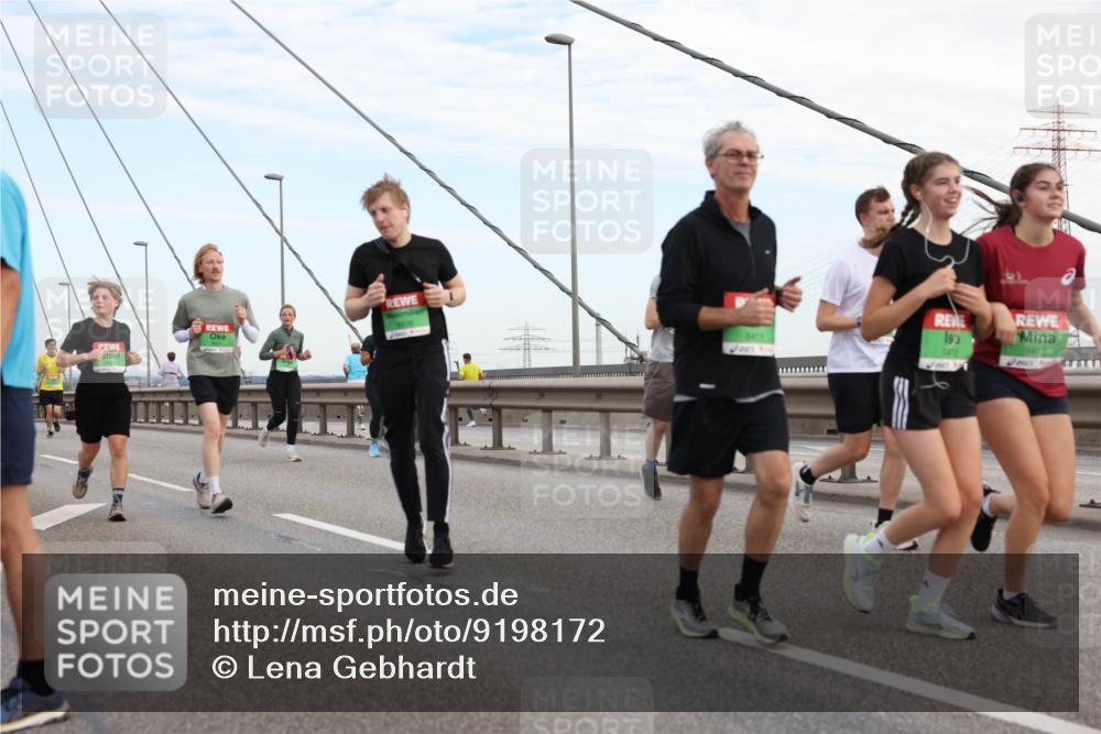 03.10.2025 - Köhlbrandbrückenlauf Lena Gebhardt http://msf.ph/oto/9198172 03.10.2025 15:33:43 Position 1 9411, 9413 meine-sportfotos.de