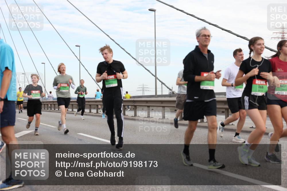 03.10.2025 - Köhlbrandbrückenlauf Lena Gebhardt http://msf.ph/oto/9198173 03.10.2025 15:33:43 Position 1 9413, 412 meine-sportfotos.de