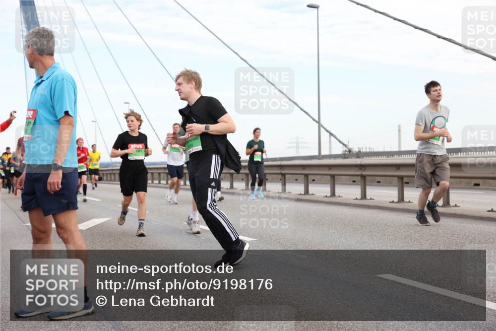 03.10.2025 - Köhlbrandbrückenlauf Lena Gebhardt http://msf.ph/oto/9198176 03.10.2025 15:33:43 Position 1 8838, 5 meine-sportfotos.de