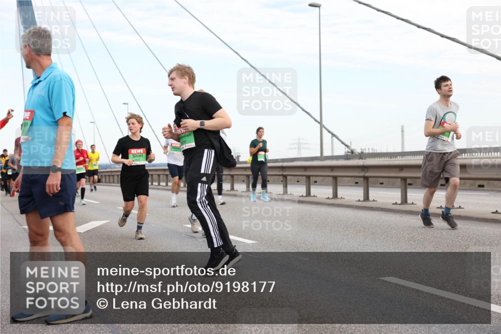 03.10.2025 - Köhlbrandbrückenlauf Lena Gebhardt http://msf.ph/oto/9198177 03.10.2025 15:33:44 Position 1 3838 meine-sportfotos.de