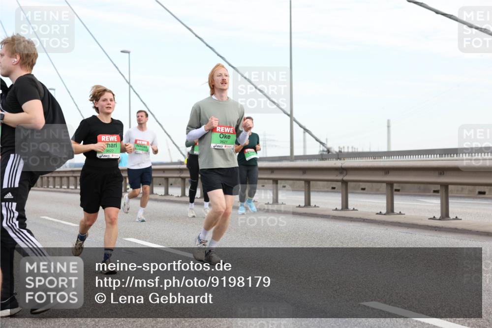 03.10.2025 - Köhlbrandbrückenlauf Lena Gebhardt http://msf.ph/oto/9198179 03.10.2025 15:33:44 Position 1 9622, 9621 meine-sportfotos.de