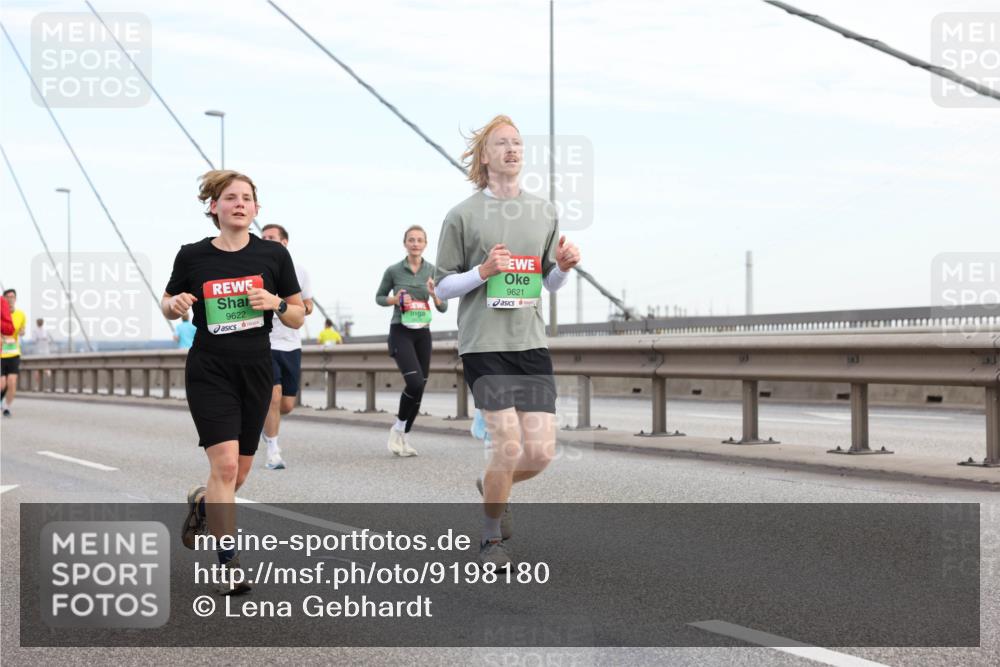 03.10.2025 - Köhlbrandbrückenlauf Lena Gebhardt http://msf.ph/oto/9198180 03.10.2025 15:33:45 Position 1 9621, 9622 meine-sportfotos.de