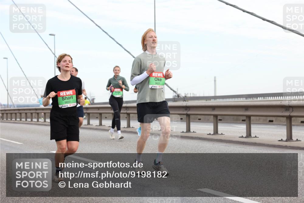 03.10.2025 - Köhlbrandbrückenlauf Lena Gebhardt http://msf.ph/oto/9198182 03.10.2025 15:33:45 Position 1 9622, 9621 meine-sportfotos.de