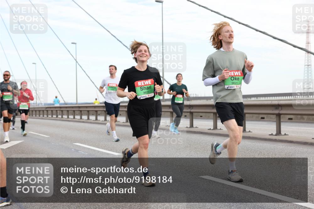 03.10.2025 - Köhlbrandbrückenlauf Lena Gebhardt http://msf.ph/oto/9198184 03.10.2025 15:33:45 Position 1 9622, 9621 meine-sportfotos.de
