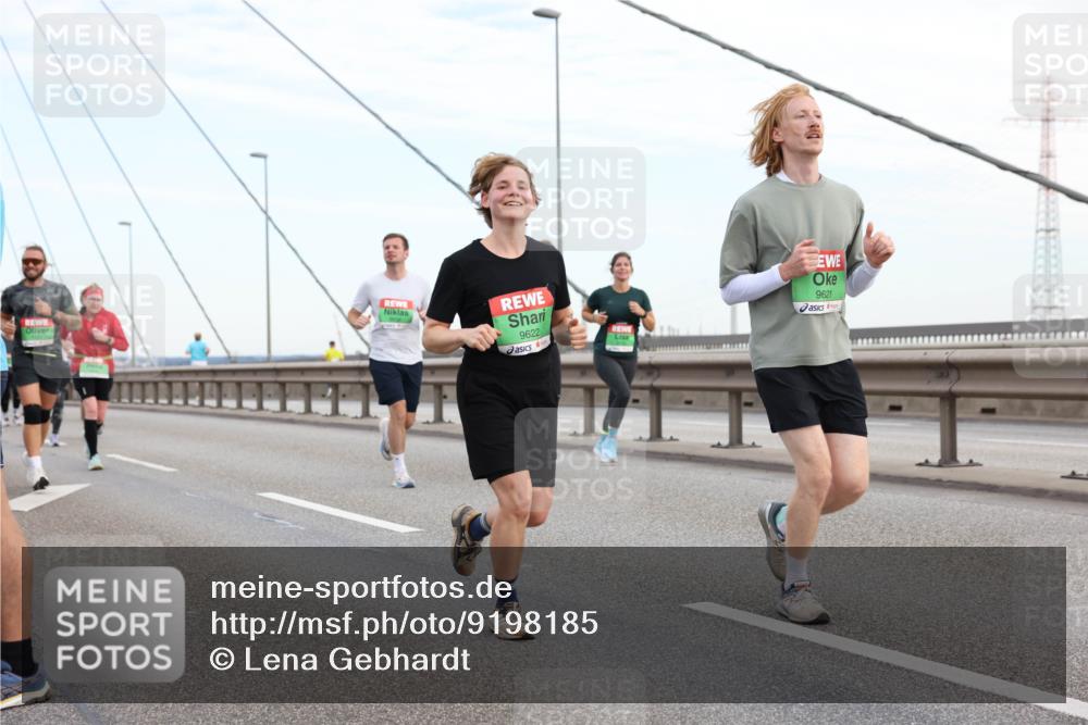 03.10.2025 - Köhlbrandbrückenlauf Lena Gebhardt http://msf.ph/oto/9198185 03.10.2025 15:33:45 Position 1 9621, 9622 meine-sportfotos.de