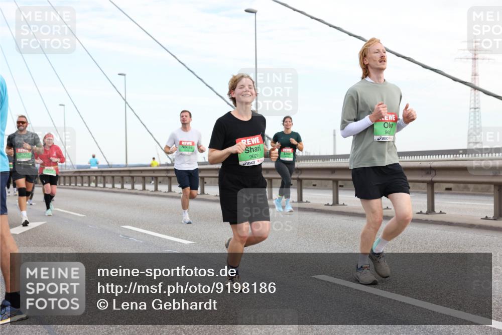 03.10.2025 - Köhlbrandbrückenlauf Lena Gebhardt http://msf.ph/oto/9198186 03.10.2025 15:33:45 Position 1 9622, 962 meine-sportfotos.de