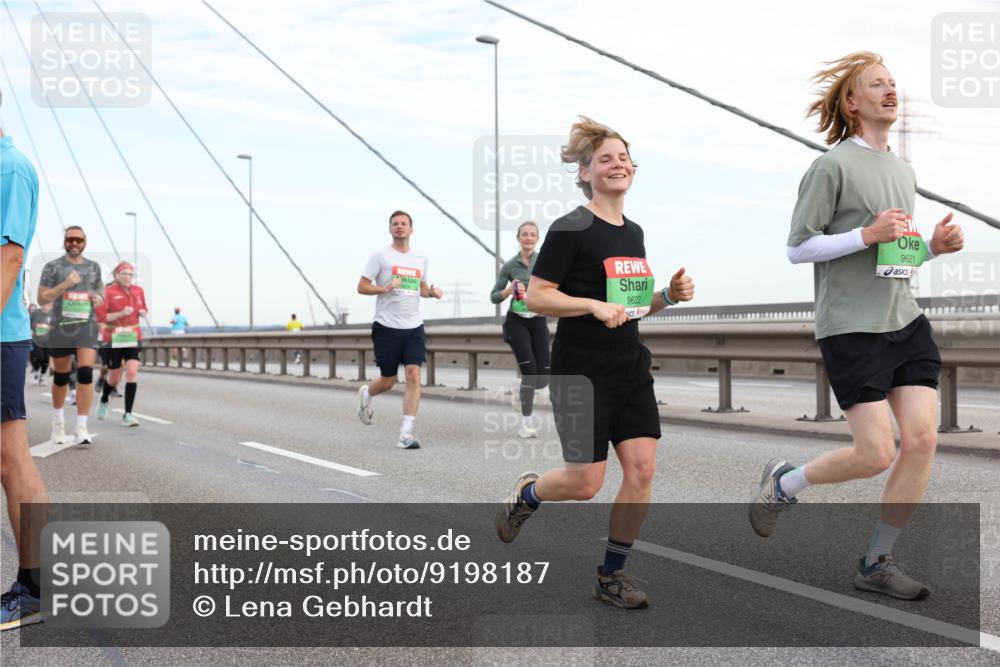 03.10.2025 - Köhlbrandbrückenlauf Lena Gebhardt http://msf.ph/oto/9198187 03.10.2025 15:33:46 Position 1 9622, 9621 meine-sportfotos.de